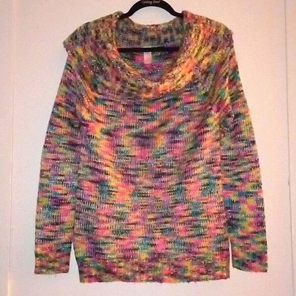 NO BOUNDARIES WOMEN'S SWEATER - Picture 1 of 5